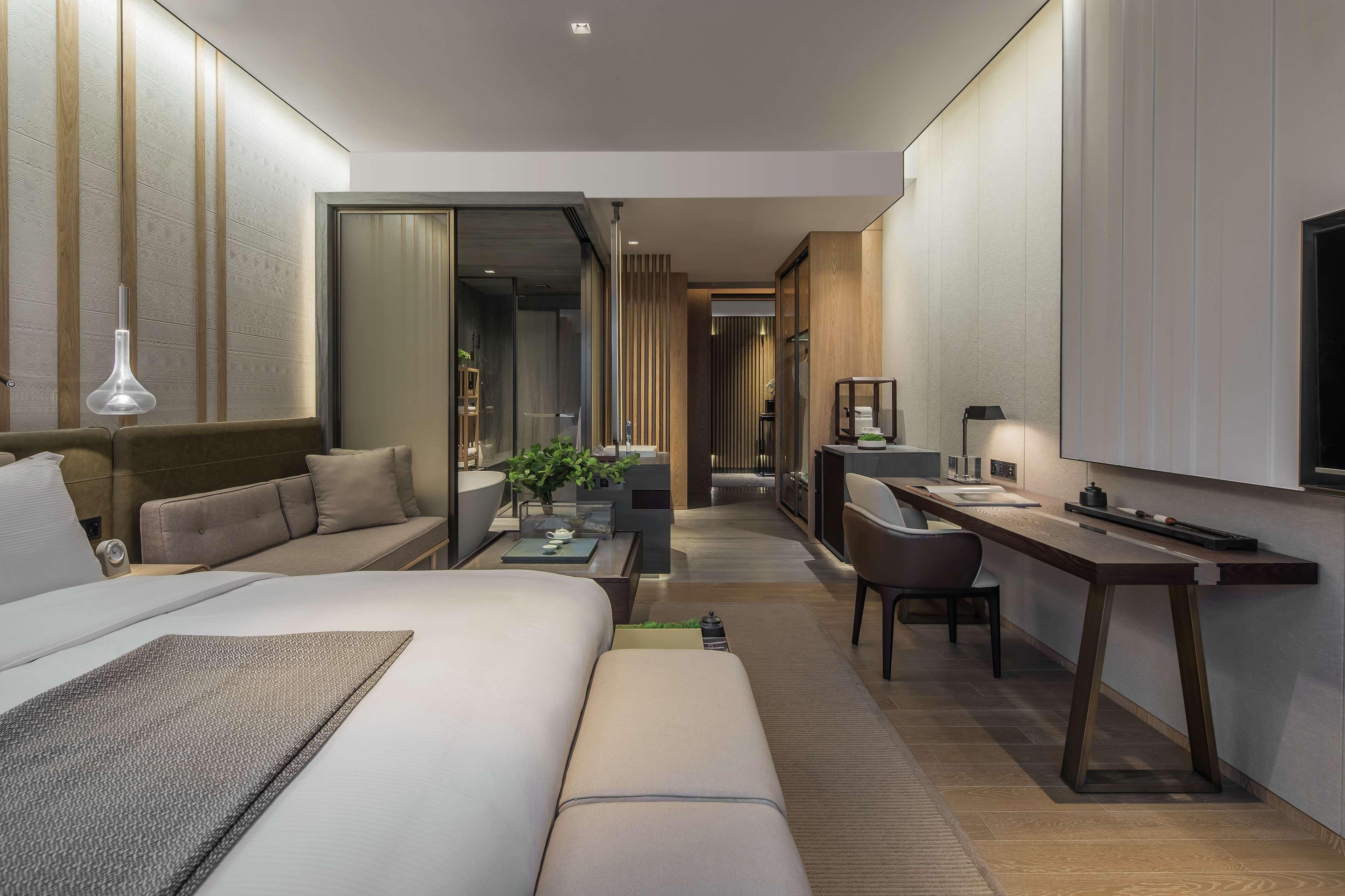 Joyze Hotel Xiamen, Curio Collection By Hilton Exterior photo
