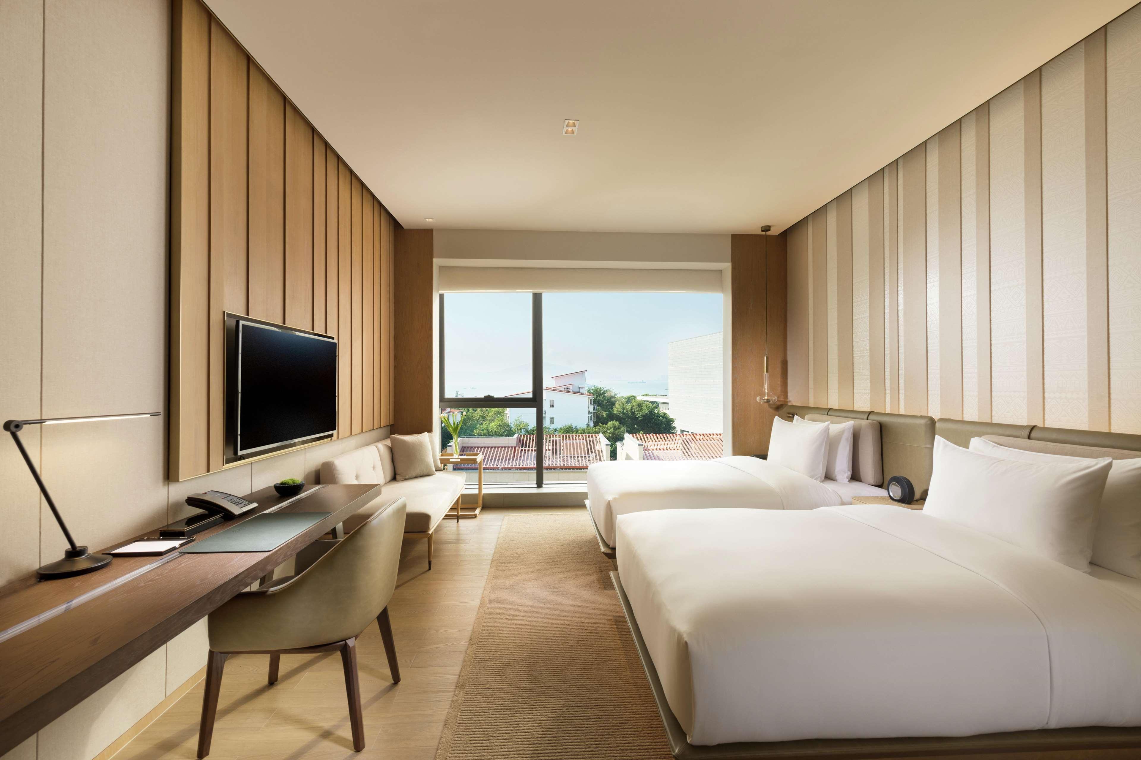 Joyze Hotel Xiamen, Curio Collection By Hilton Exterior photo