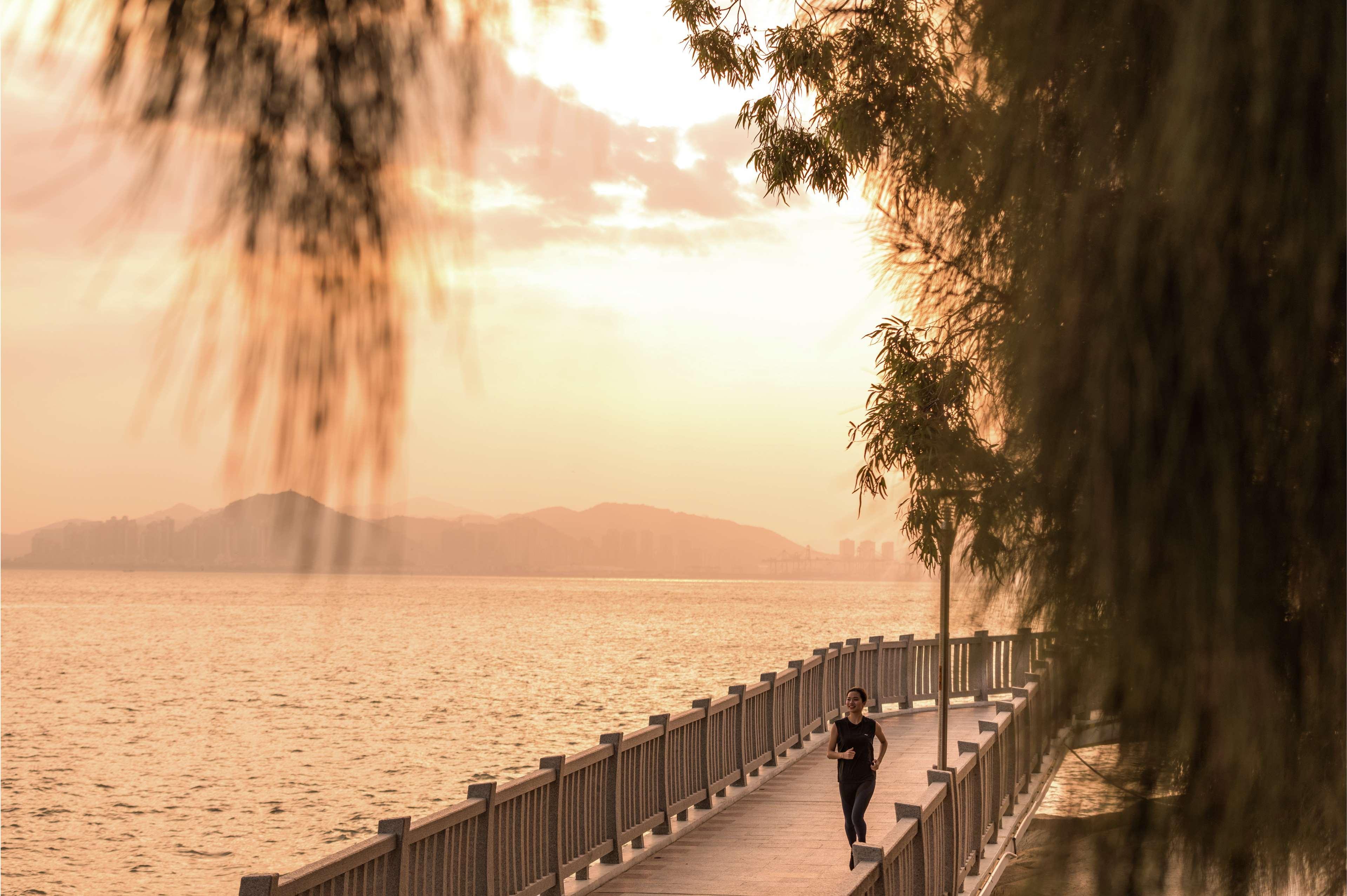 Joyze Hotel Xiamen, Curio Collection By Hilton Exterior photo