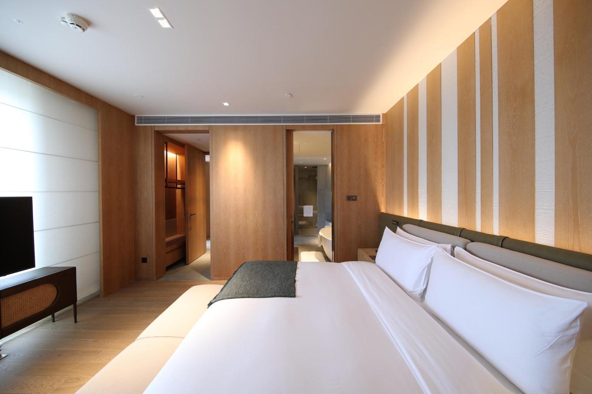 Joyze Hotel Xiamen, Curio Collection By Hilton Exterior photo
