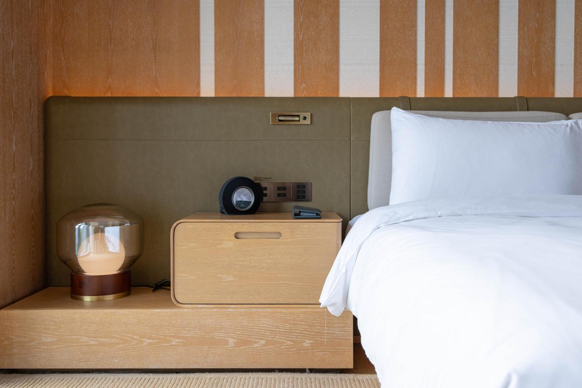 Joyze Hotel Xiamen, Curio Collection By Hilton Exterior photo