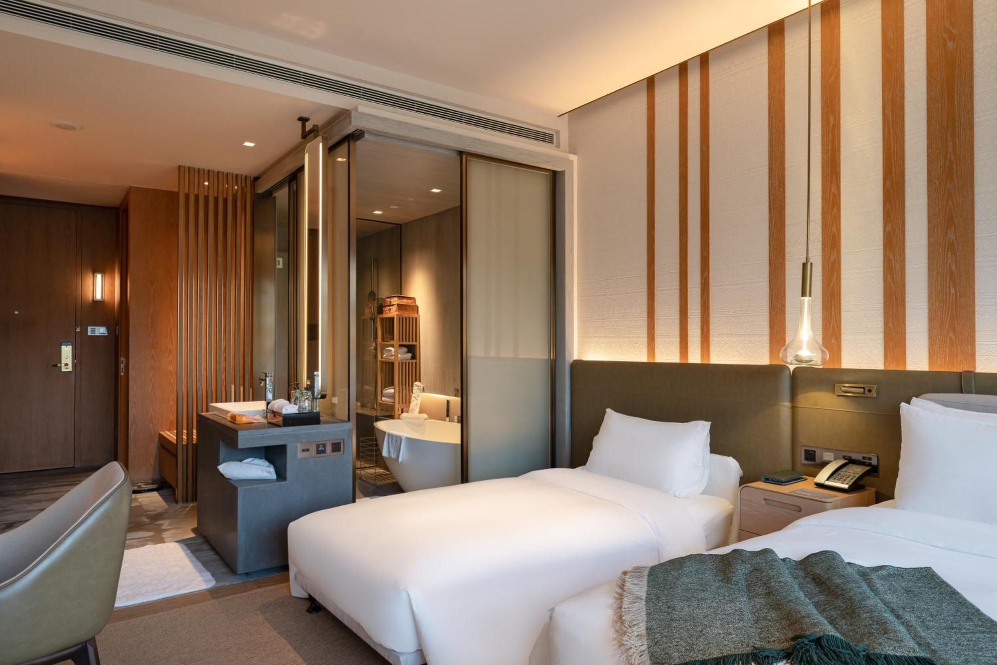 Joyze Hotel Xiamen, Curio Collection By Hilton Exterior photo