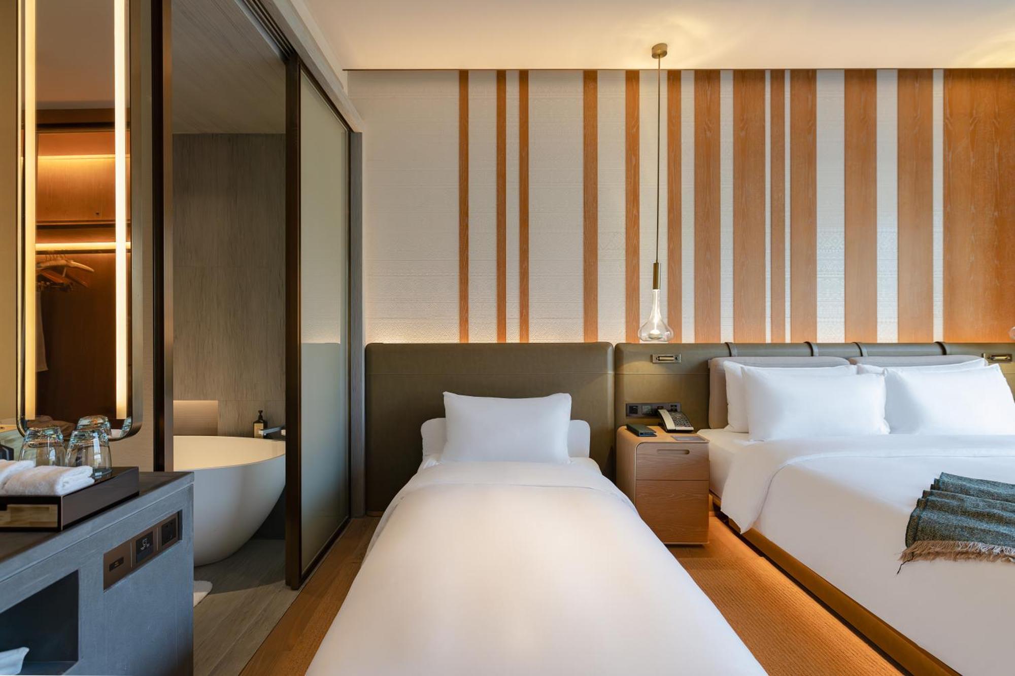 Joyze Hotel Xiamen, Curio Collection By Hilton Exterior photo