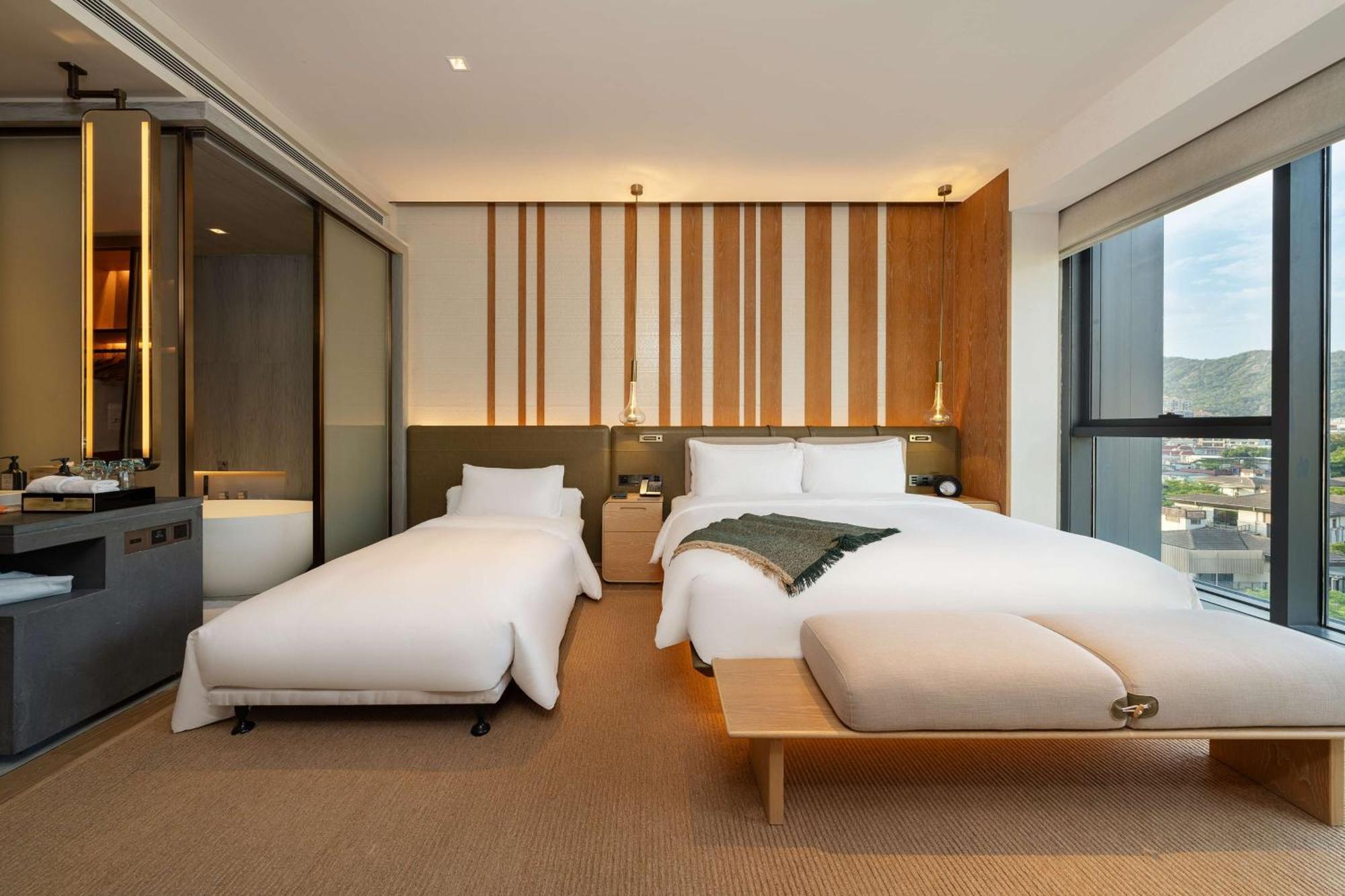 Joyze Hotel Xiamen, Curio Collection By Hilton Exterior photo