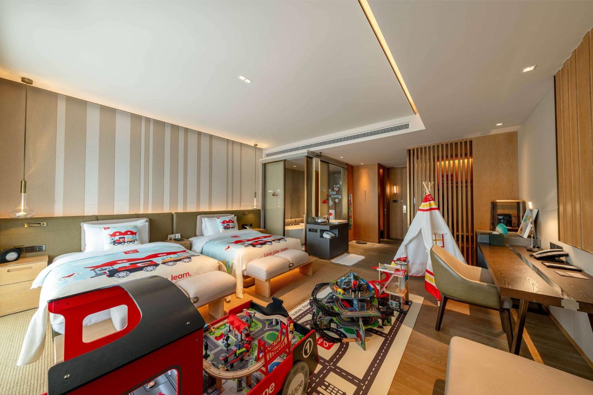 Joyze Hotel Xiamen, Curio Collection By Hilton Exterior photo